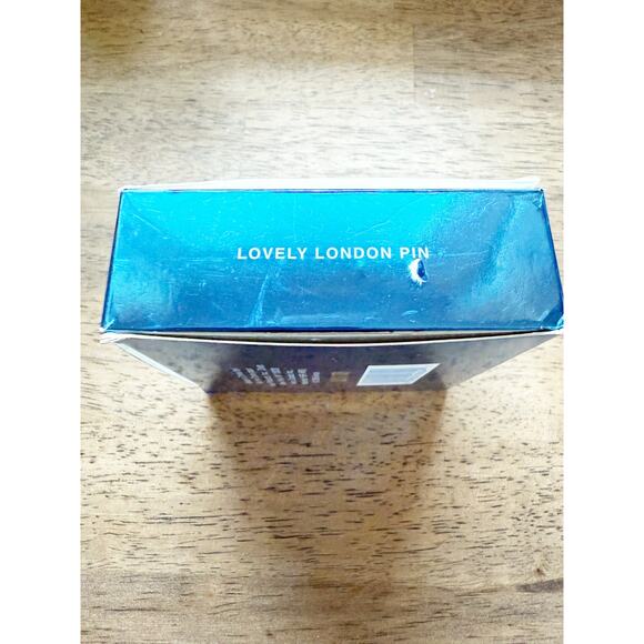 Avon 2009 "Lovely London" Large Rhinestone & Enamel Brooch Pin - Picture 7 of 7